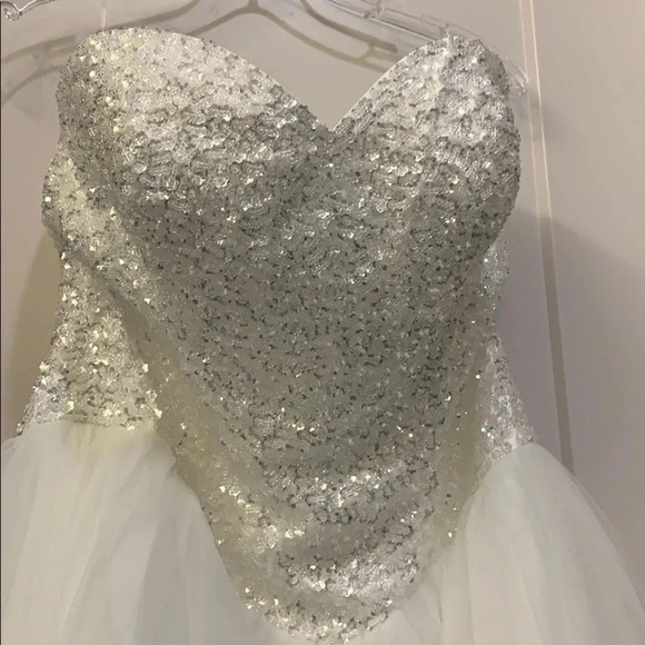 Crystal Beaded Long Wedding Dress Strapless Sleeveless Size 2 New - Picture 2 of 16